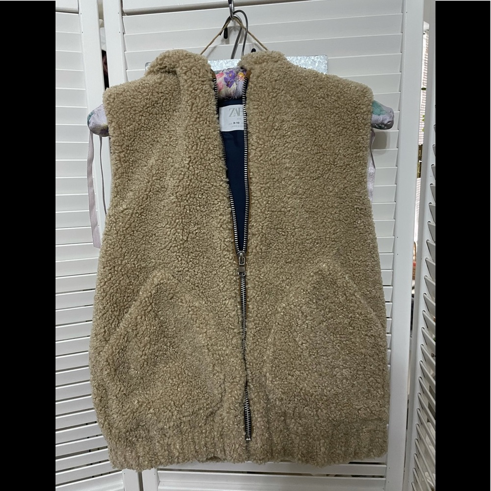 Nwot Zara Girls Teddy Faux Fur Vest Hood 9-10